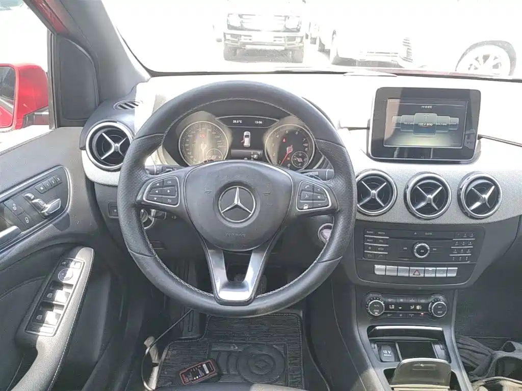 Mercedes-Benz B-Class 2017 — фото 11