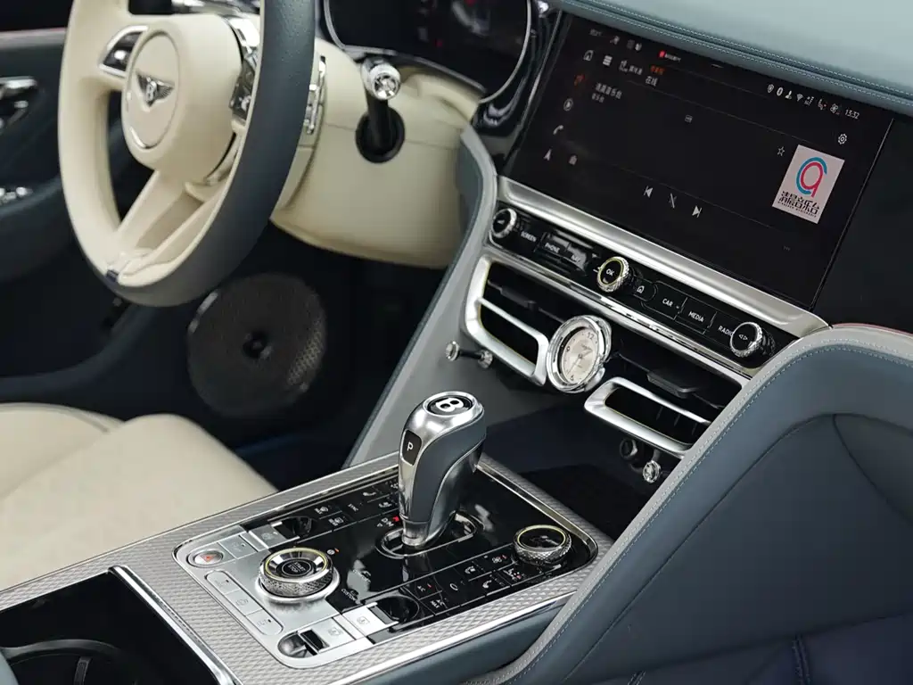 Bentley Flying Spur PHEV 2025 — фото 18