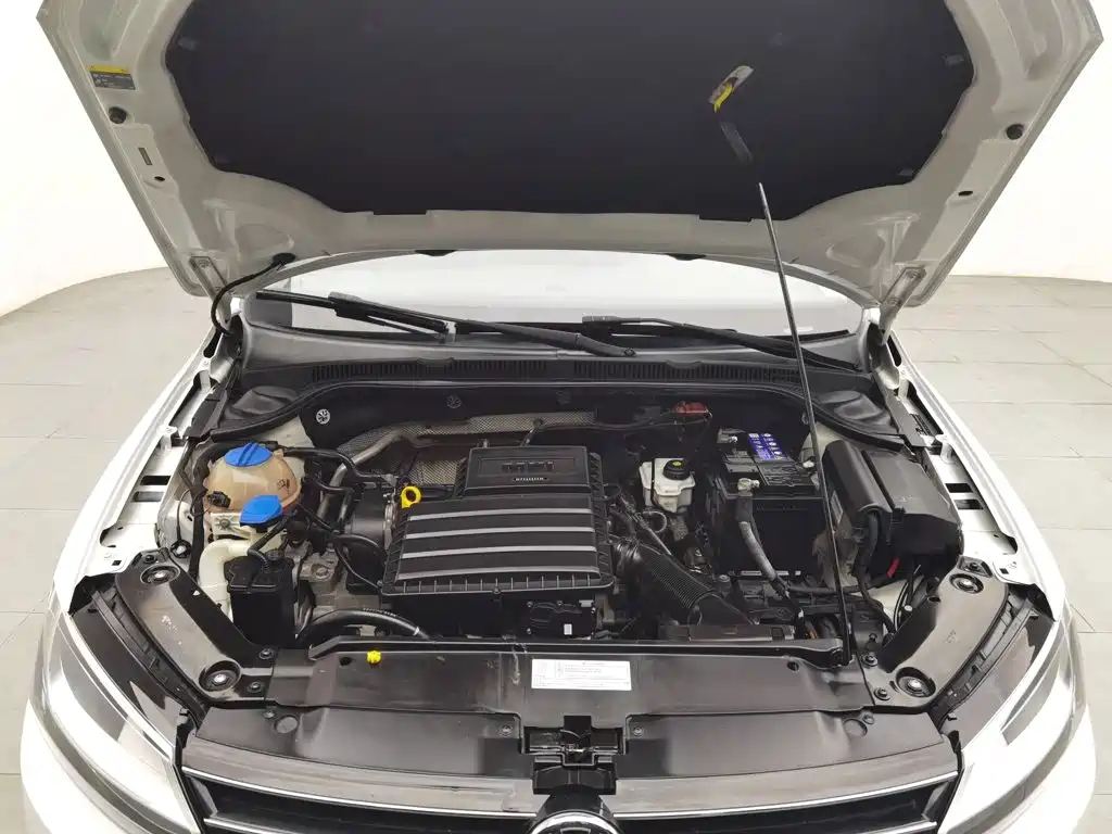 Volkswagen Sagitar 2016