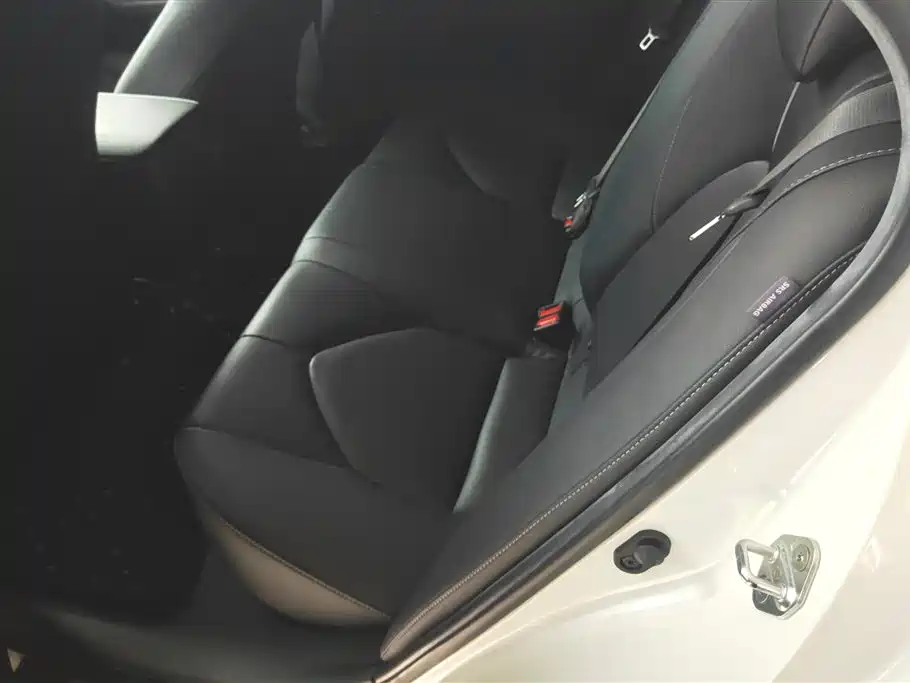 Toyota Camry 2020 — фото 11