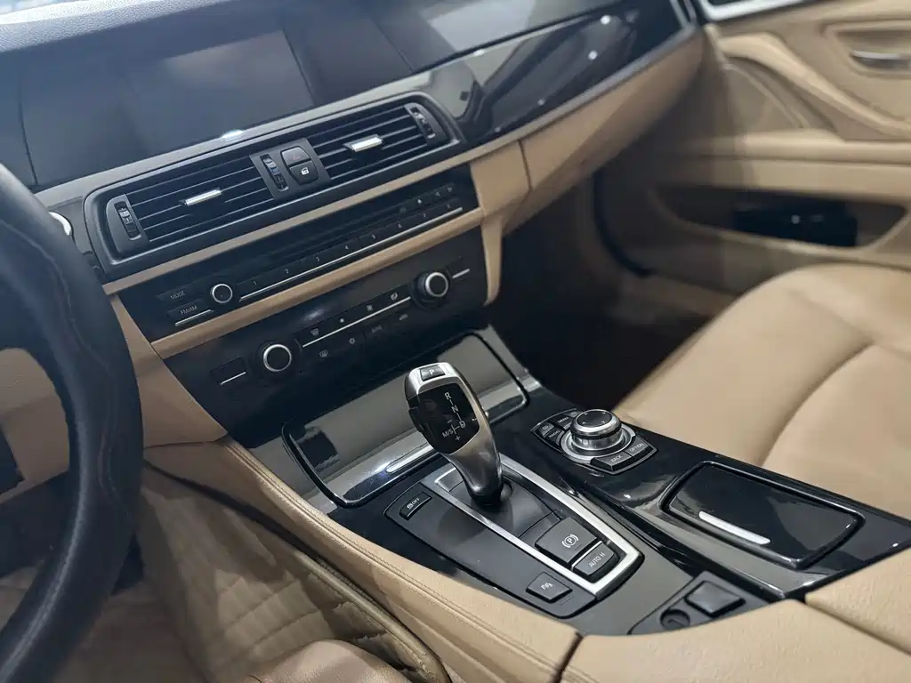 BMW 5 Series 2012 — фото 9