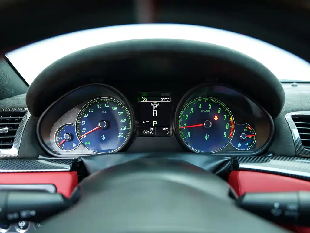 Maserati GranTurismo 2014 — фото 13