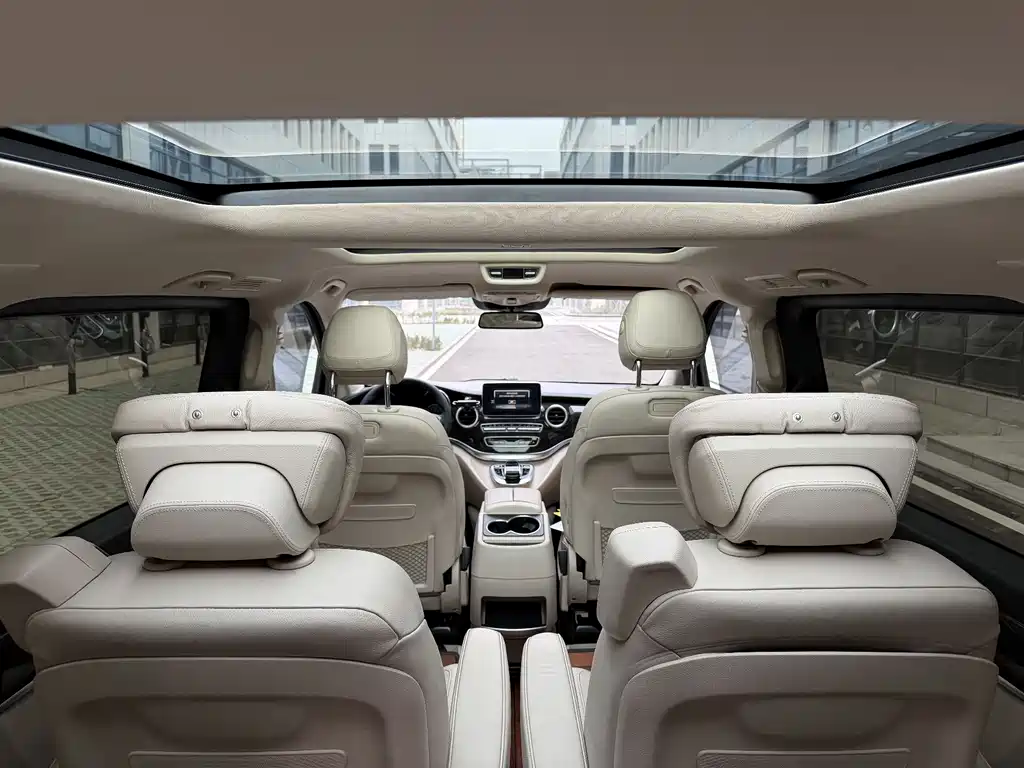 Mercedes-Benz V-Class 2019 — фото 24