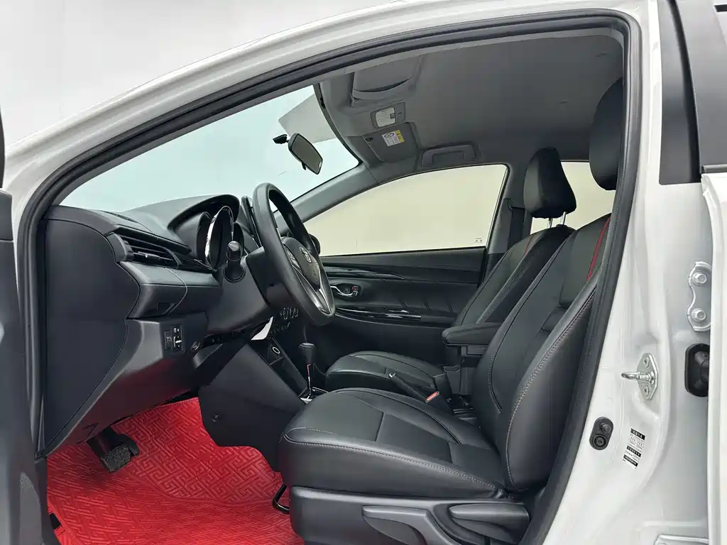 Toyota Yaris L 2023 — фото 5