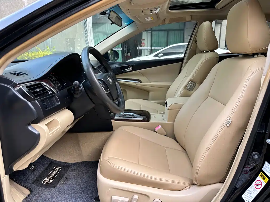 Toyota Camry 2015 — фото 4