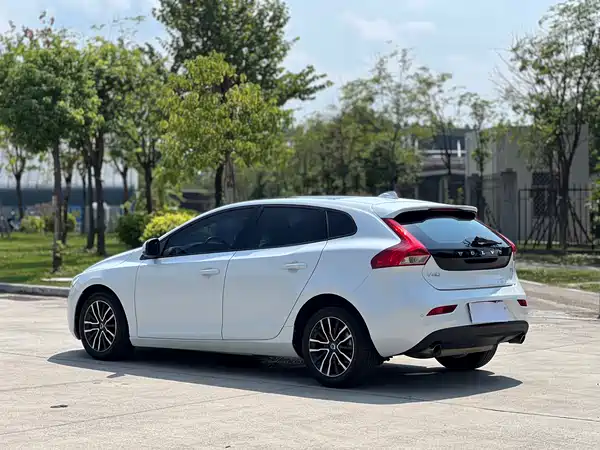 Volvo V40 2016