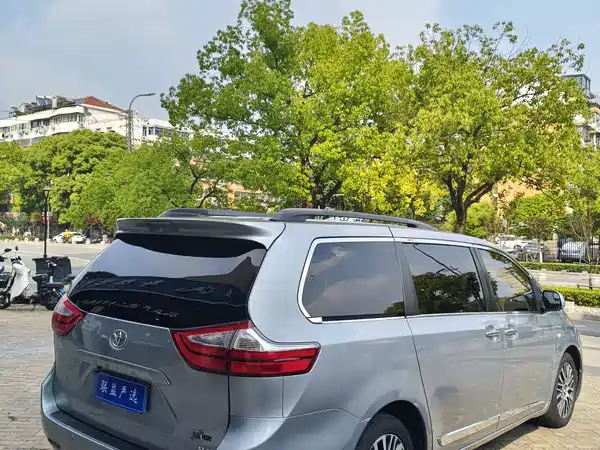 Toyota Sienna 2015
