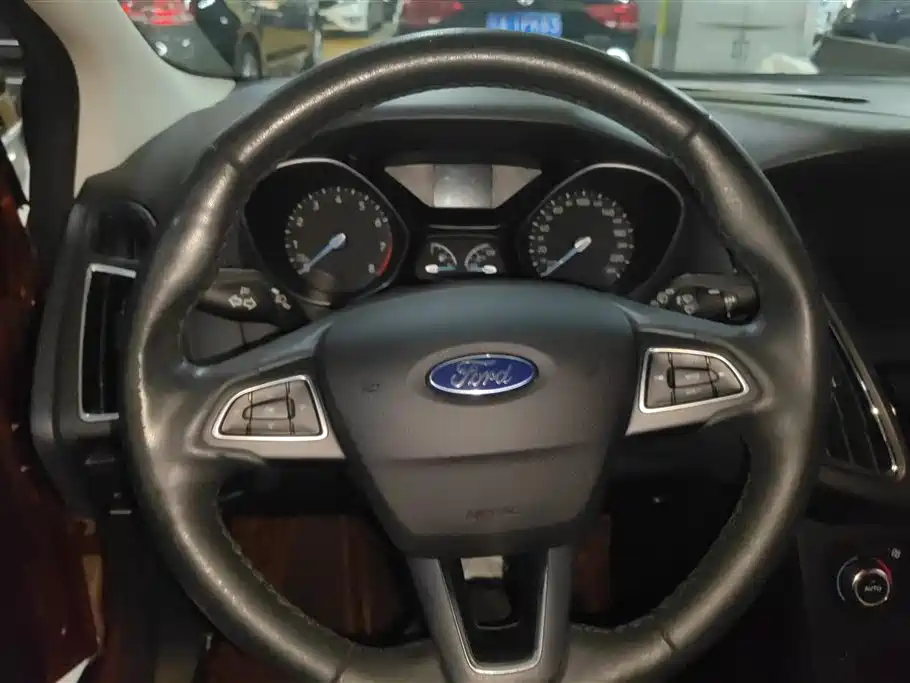 Ford Focus 2016 — фото 15