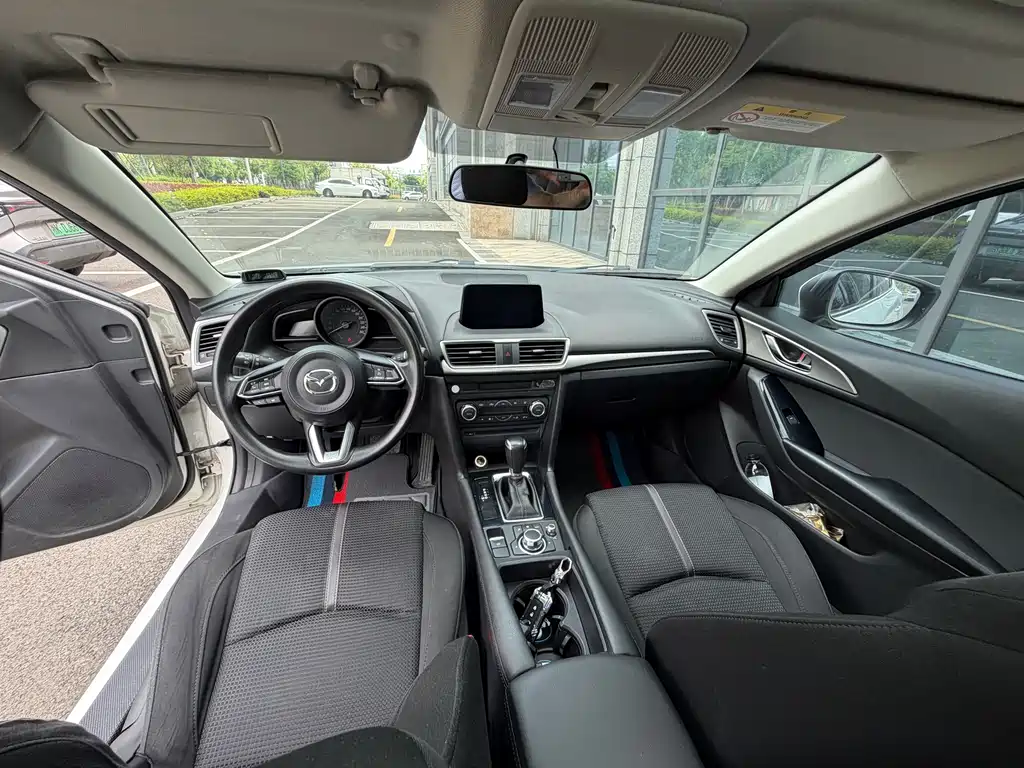 Mazda 3 Axela 2017 — фото 10