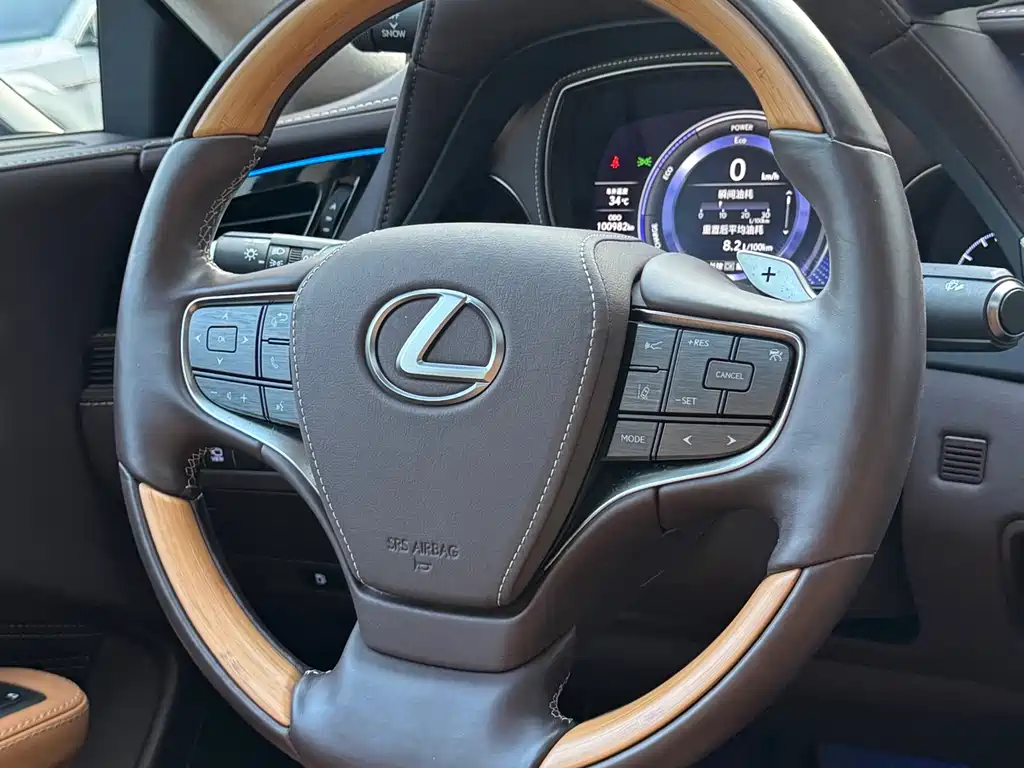 Lexus LS 2019 — фото 16