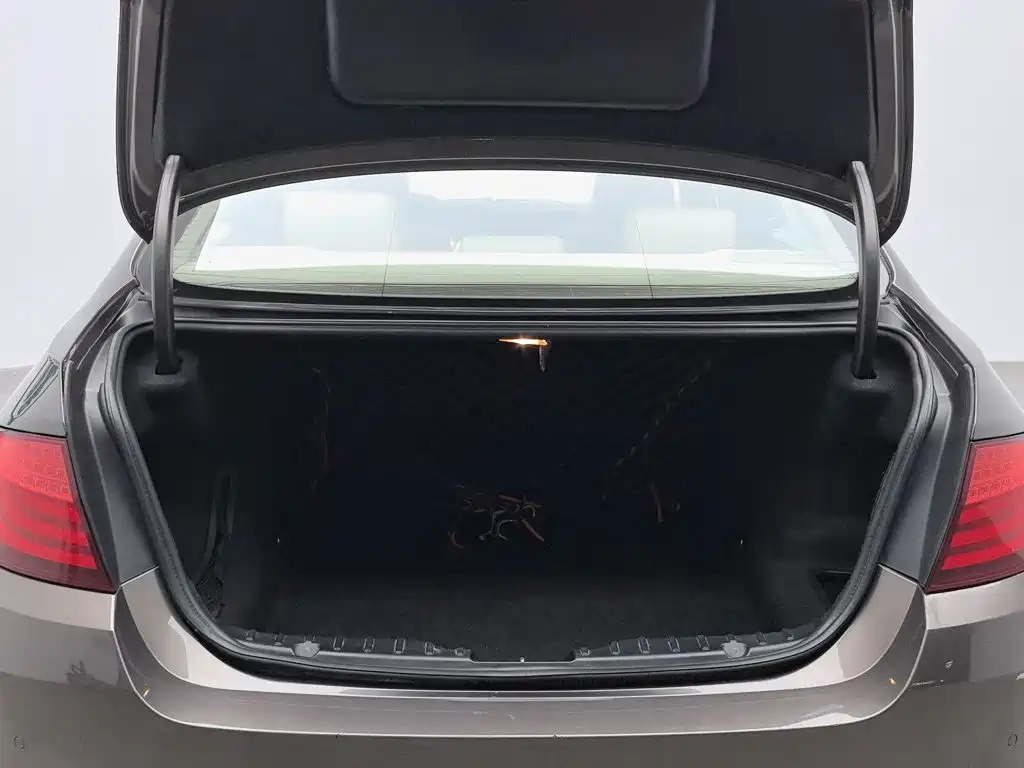 BMW 5 Series 2013 — фото 16