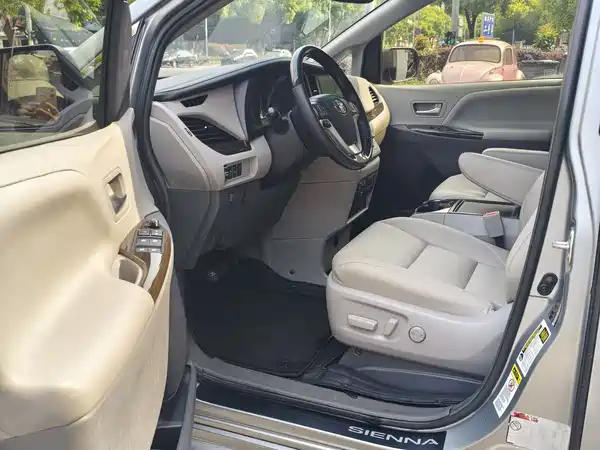 Toyota Sienna 2015