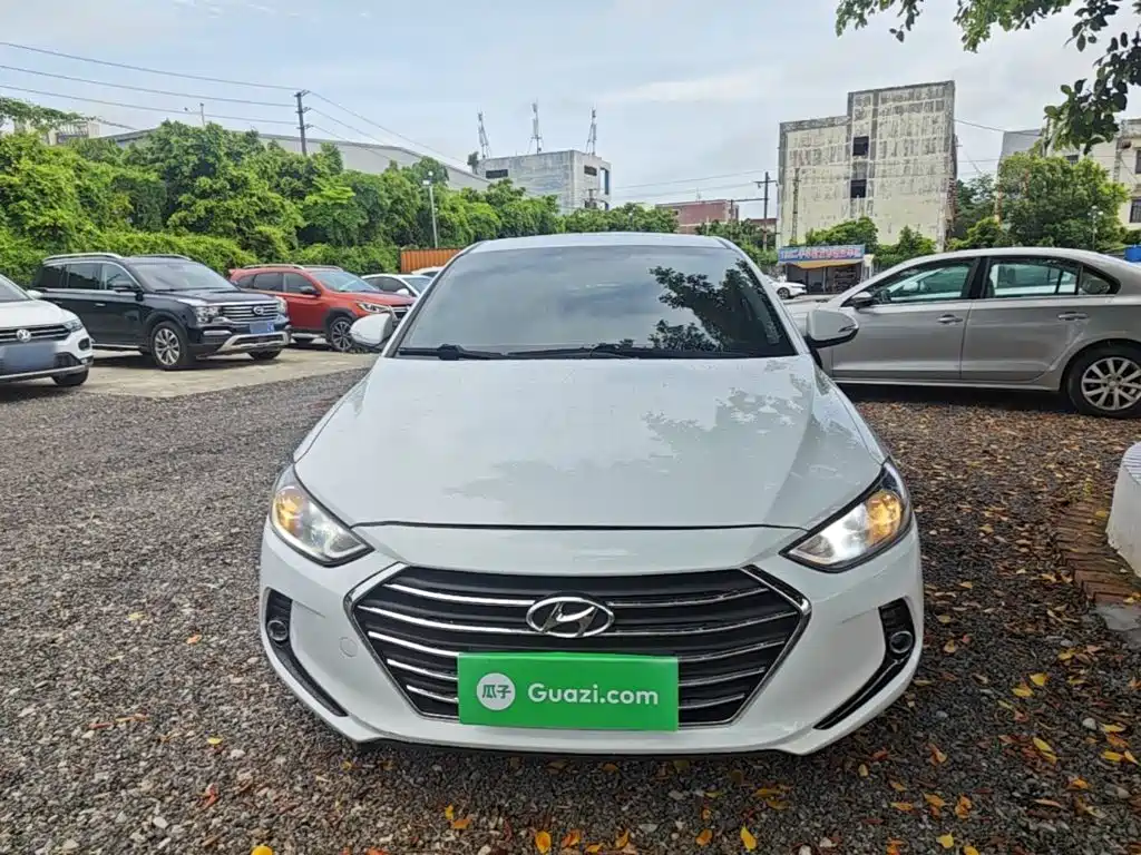 Hyundai Elantra 2019 — фото 3