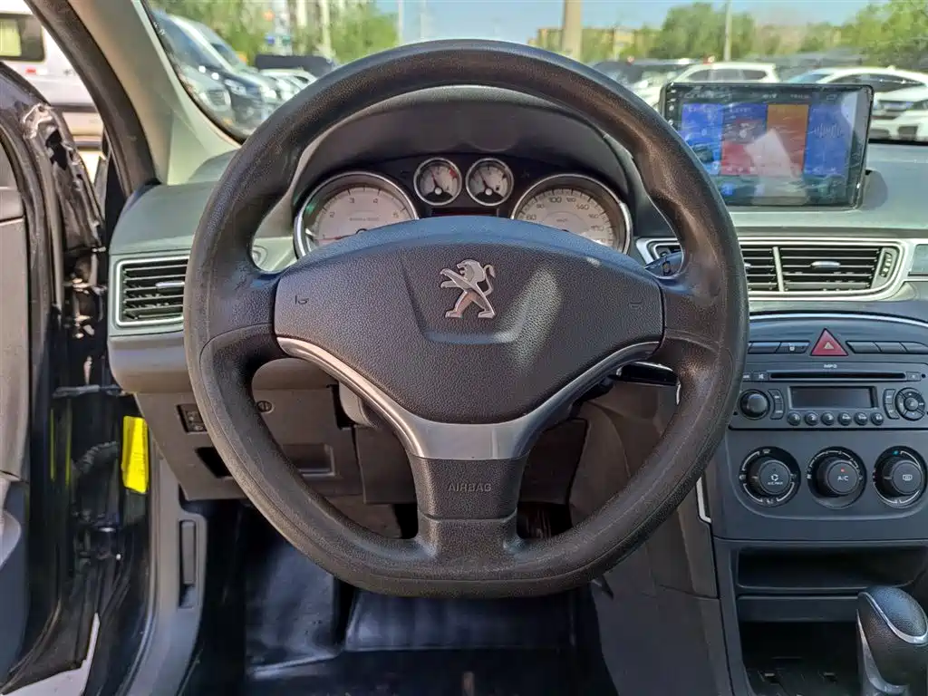 Peugeot 308 2013 — фото 12