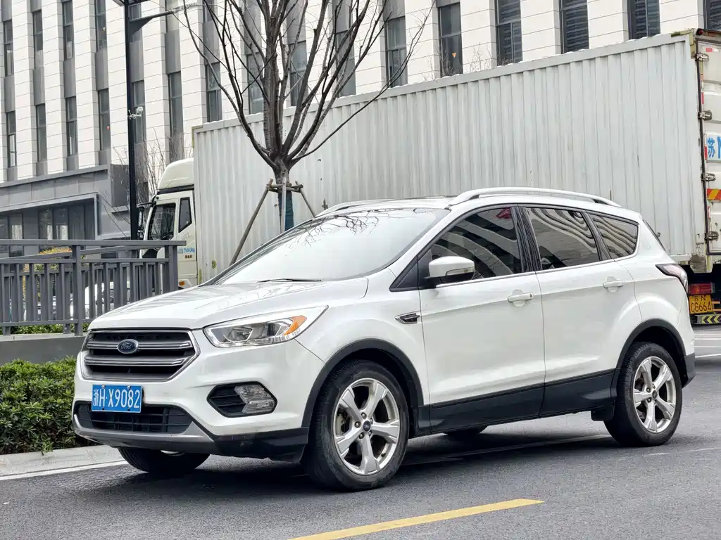 Ford Kuga 2016 — фото 1