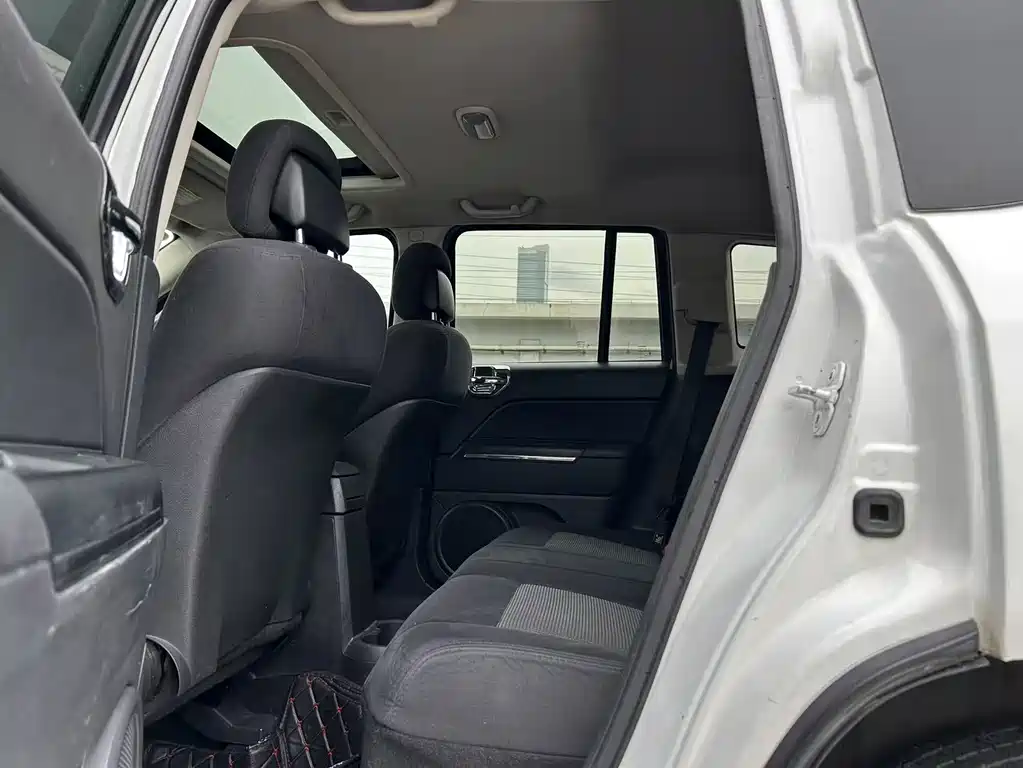 Jeep Compass 2011 — фото 6