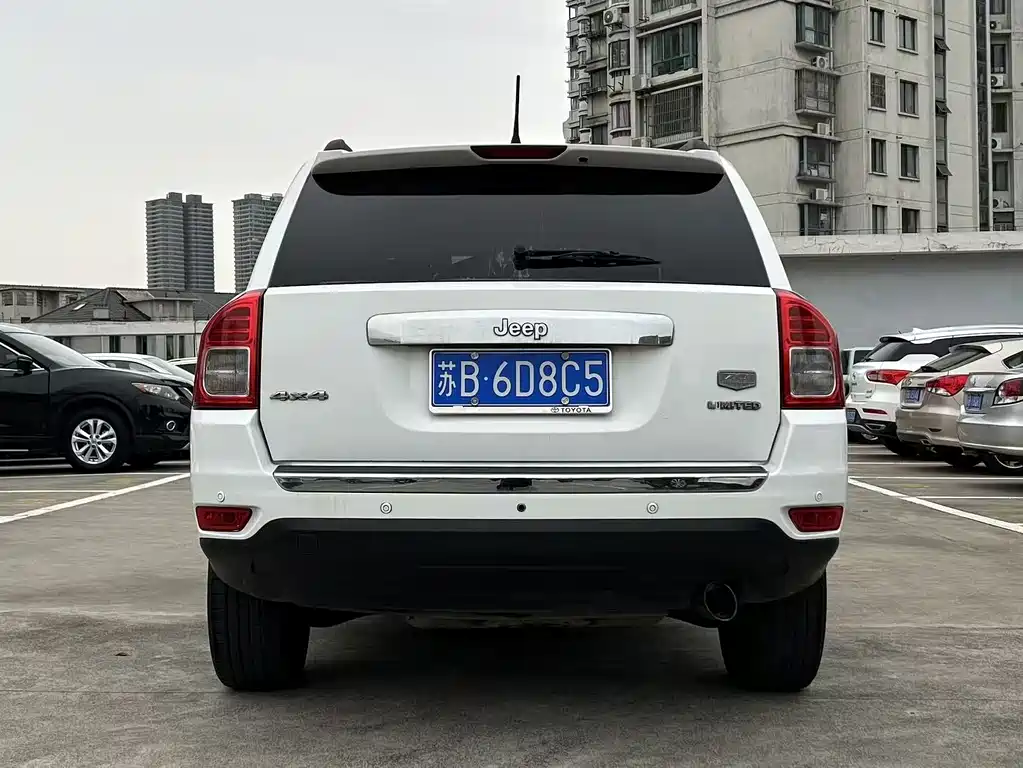 Jeep Compass 2011 — фото 9
