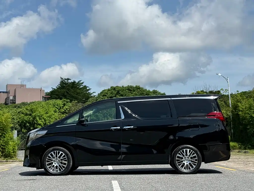 Toyota Alphard 2017 — фото 17