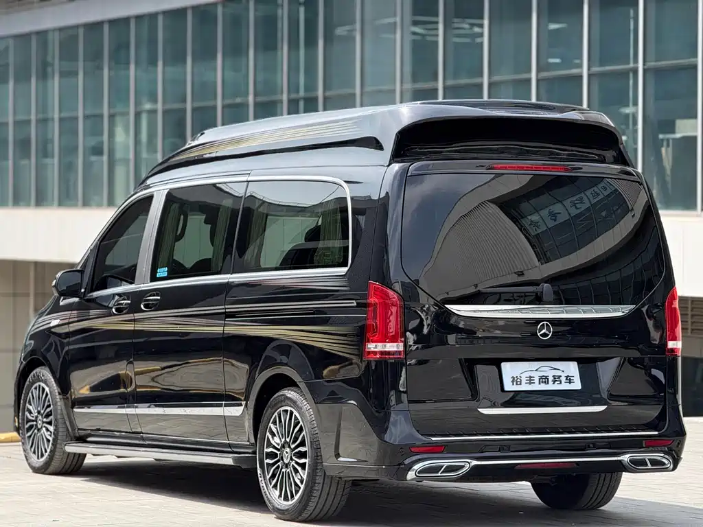Mercedes-Benz V-Class 2023 — фото 19