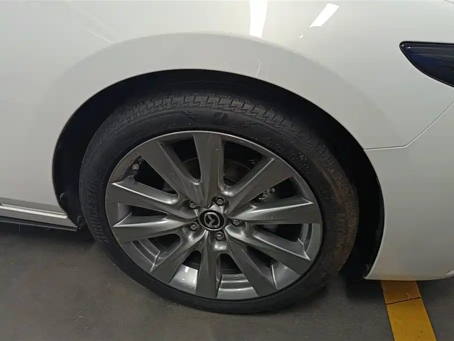 Mazda 3 Axela 2024
