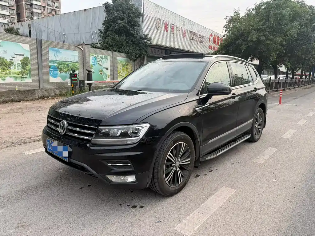 Volkswagen Tiguan L 2020 — фото 1