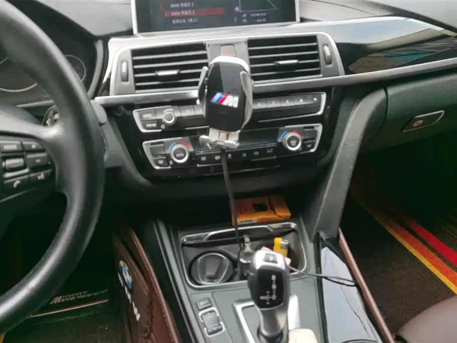 BMW 3 Series 2018 — фото 13