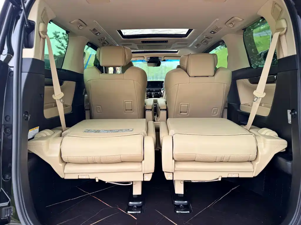 Toyota Alphard 2020 — фото 18
