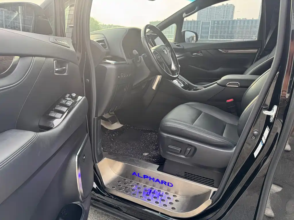Toyota Alphard 2021 — фото 4