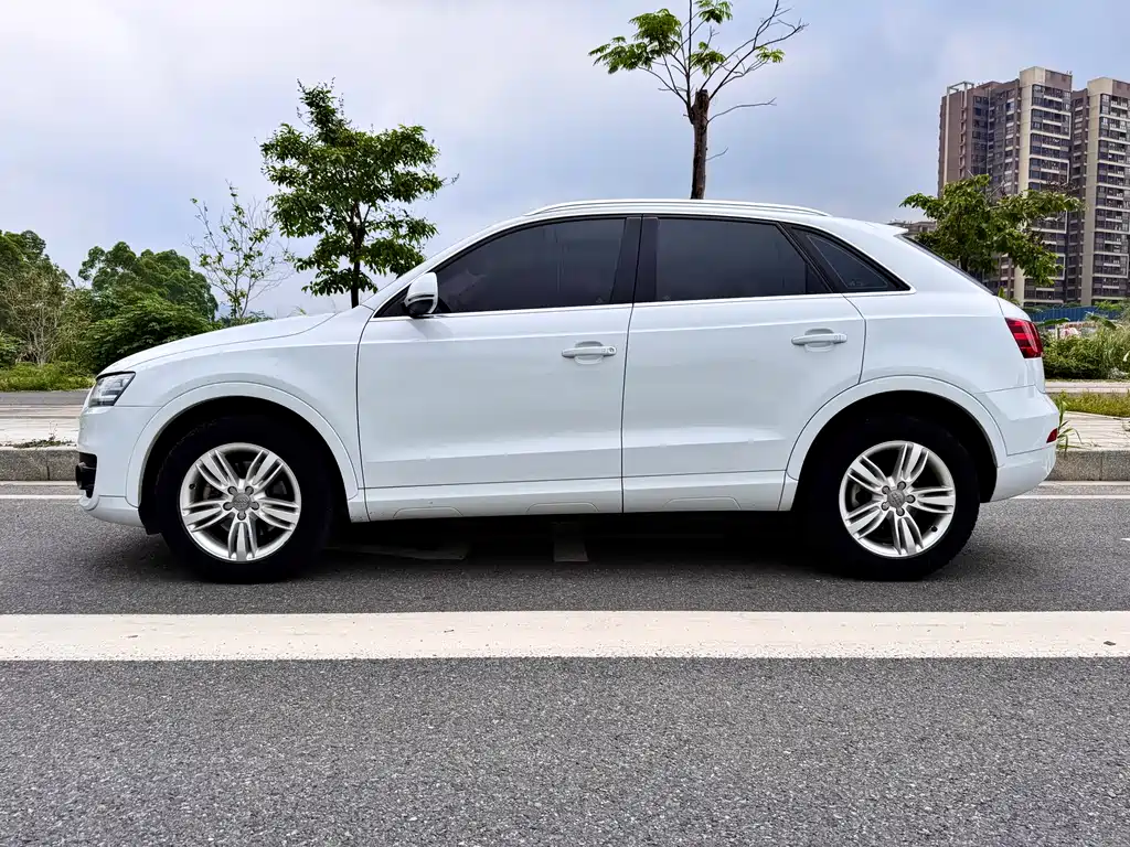 Audi Q3 2015 — фото 11