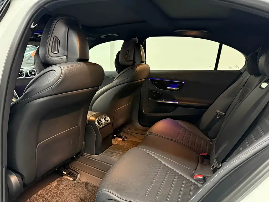 Mercedes-Benz C-Class 2023 — фото 11