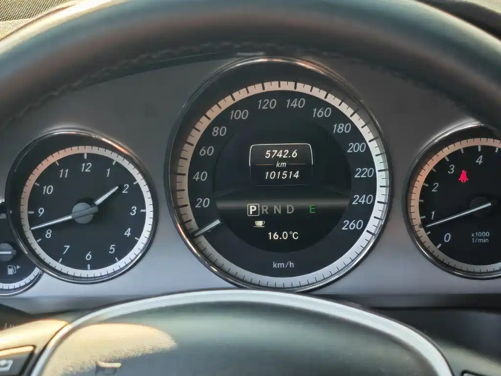 Mercedes-Benz E-Class 2013 — фото 15