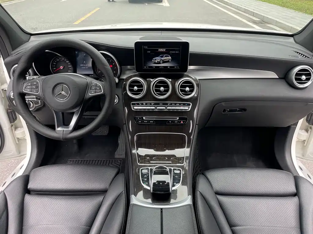 Mercedes-Benz GLC 2017 — фото 17
