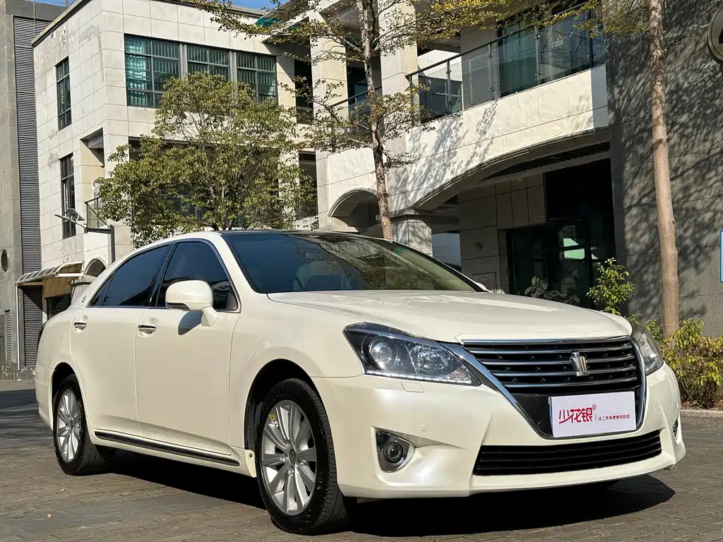 Toyota Crown 2015 — фото 3