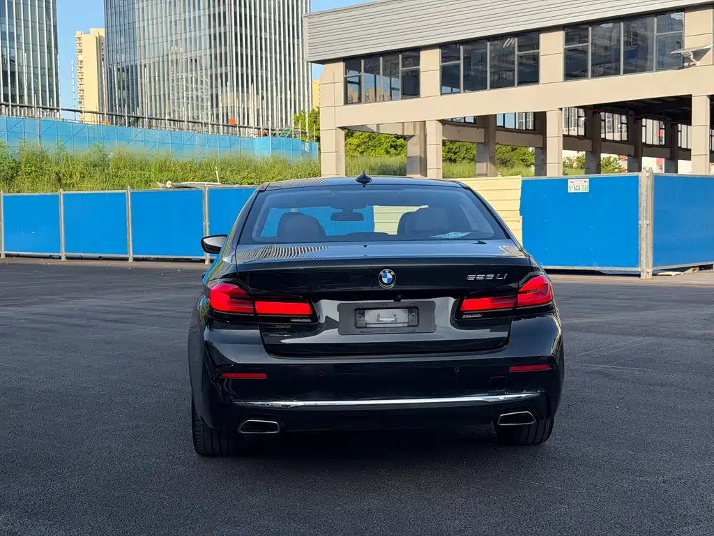 BMW 5 Series 2022 — фото 11