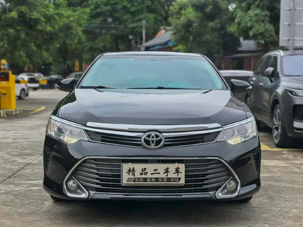 Toyota Camry 2015 — фото 2