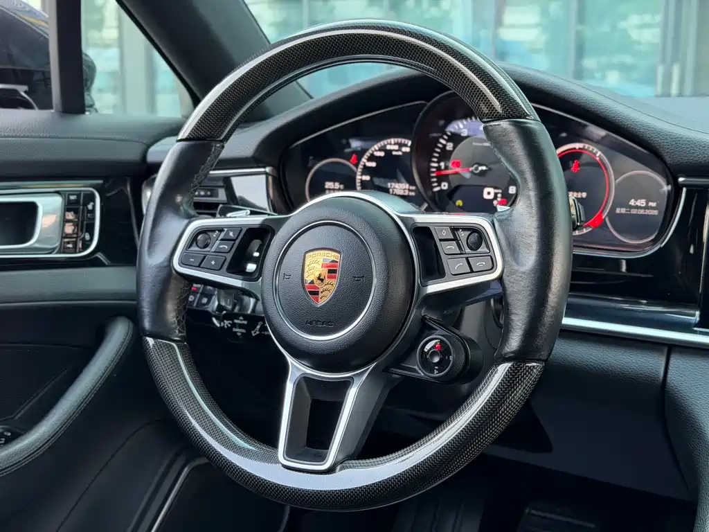 Porsche Panamera 2018 — фото 14
