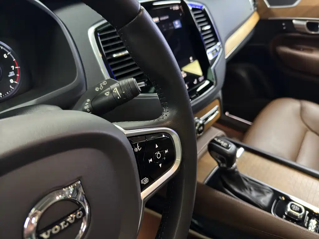 Volvo XC90 2019 — фото 11