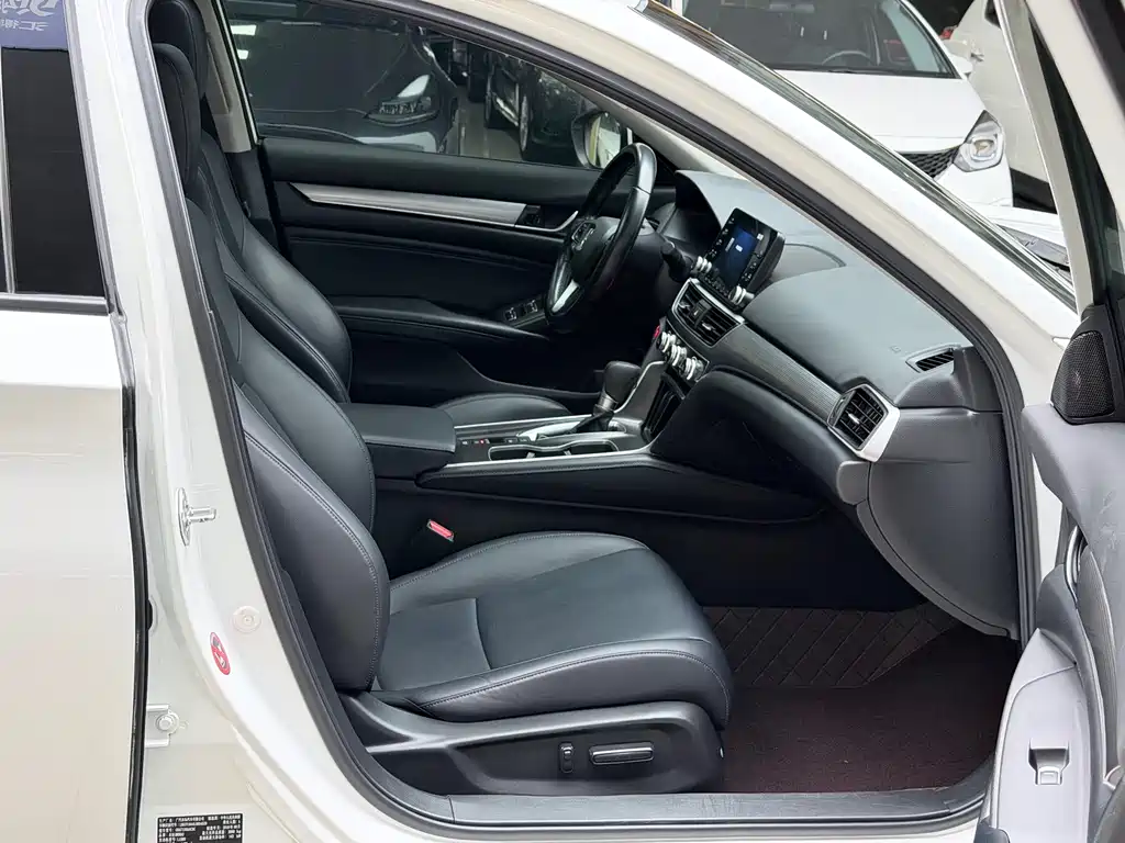 Honda Accord 2019 — фото 10