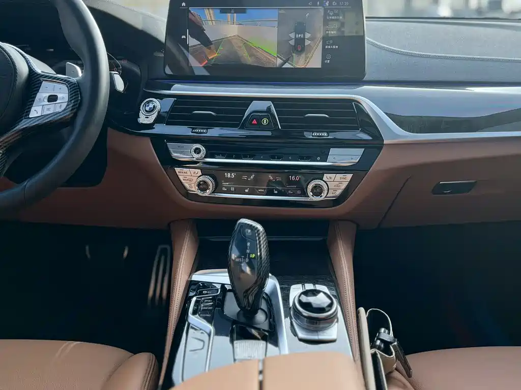 BMW 6 Series GT 2023 — фото 11