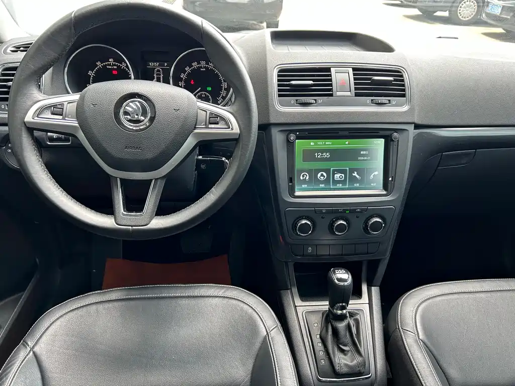 Skoda Yeti 2016 — фото 10