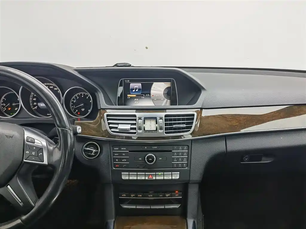 Mercedes-Benz E-Class 2015 — фото 12