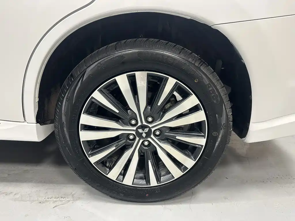 Mitsubishi Outlander 2021 — фото 18