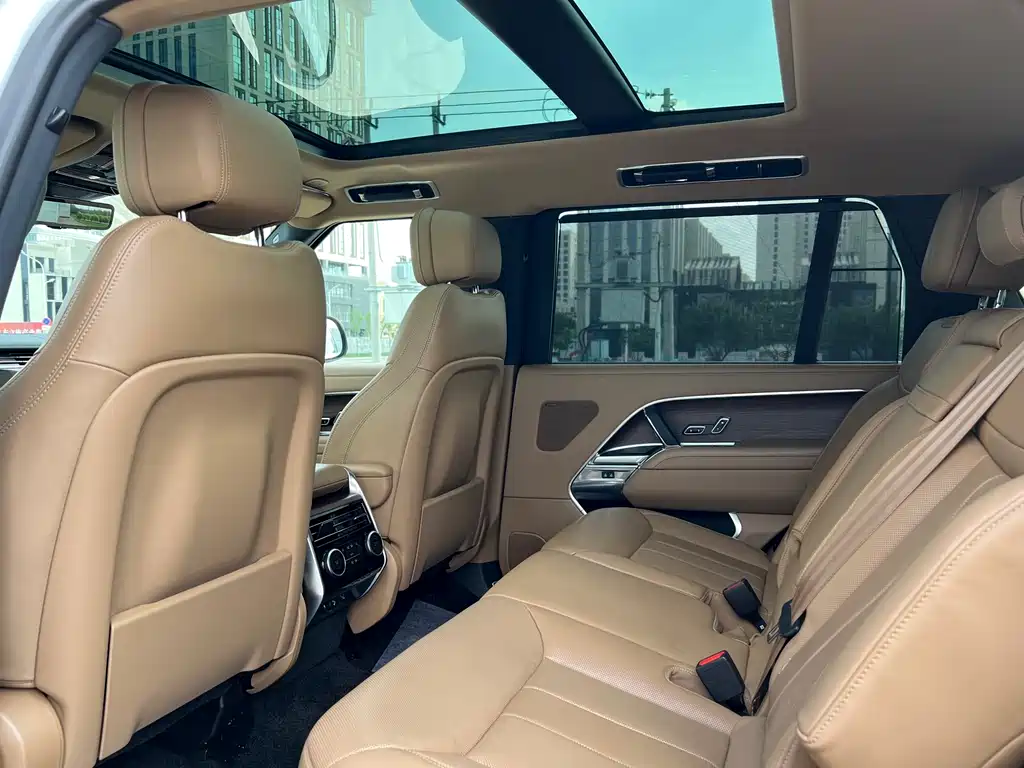 Land Rover Range Rover 2023 — фото 17