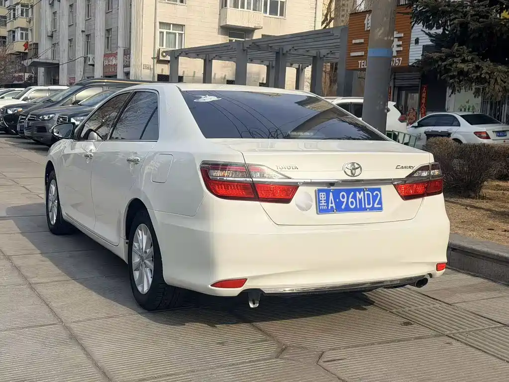 Toyota Camry 2016 — фото 6