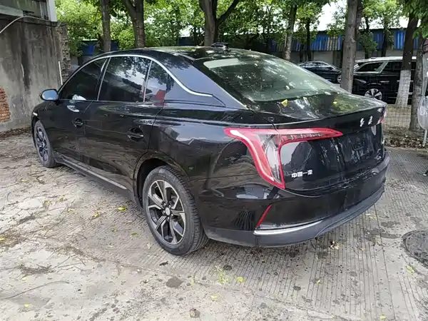 Hongqi E-QM5 2023