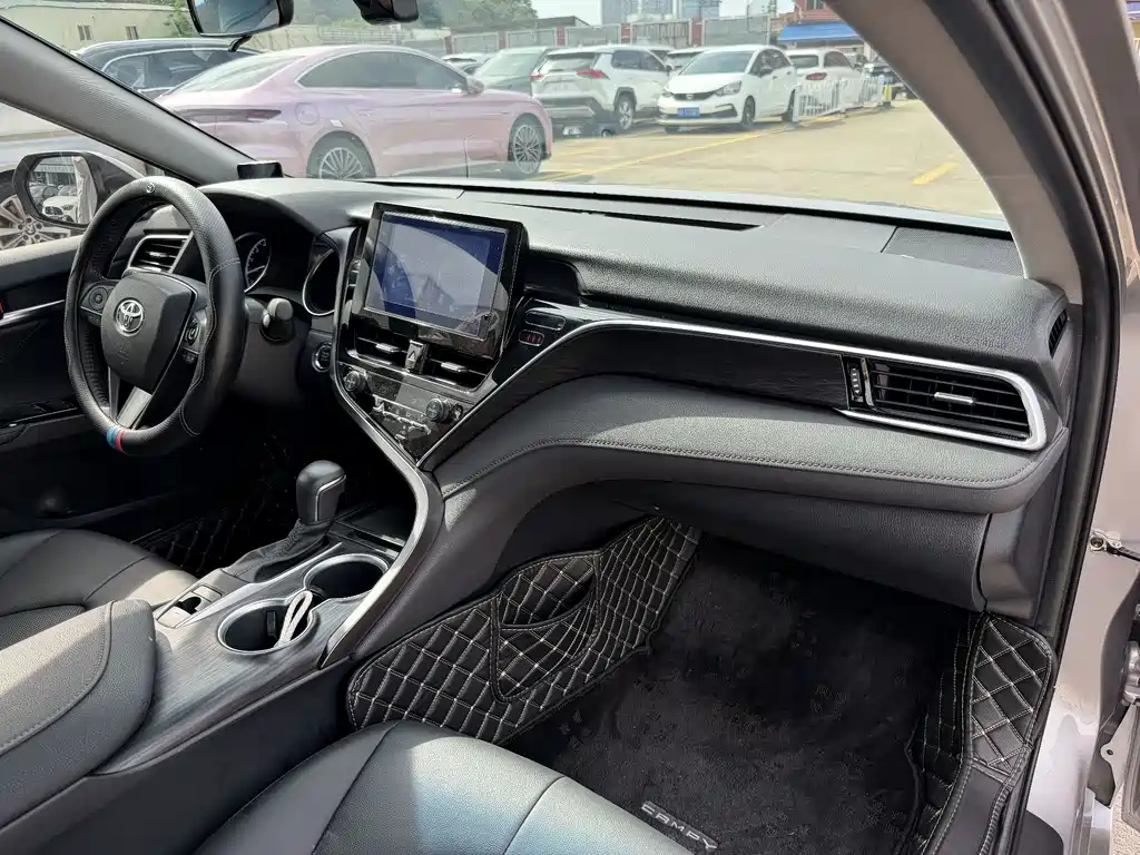 Toyota Camry 2023 — фото 15