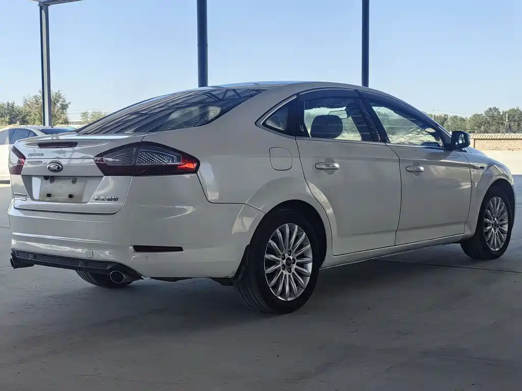 Ford Mondeo 2014 — фото 9