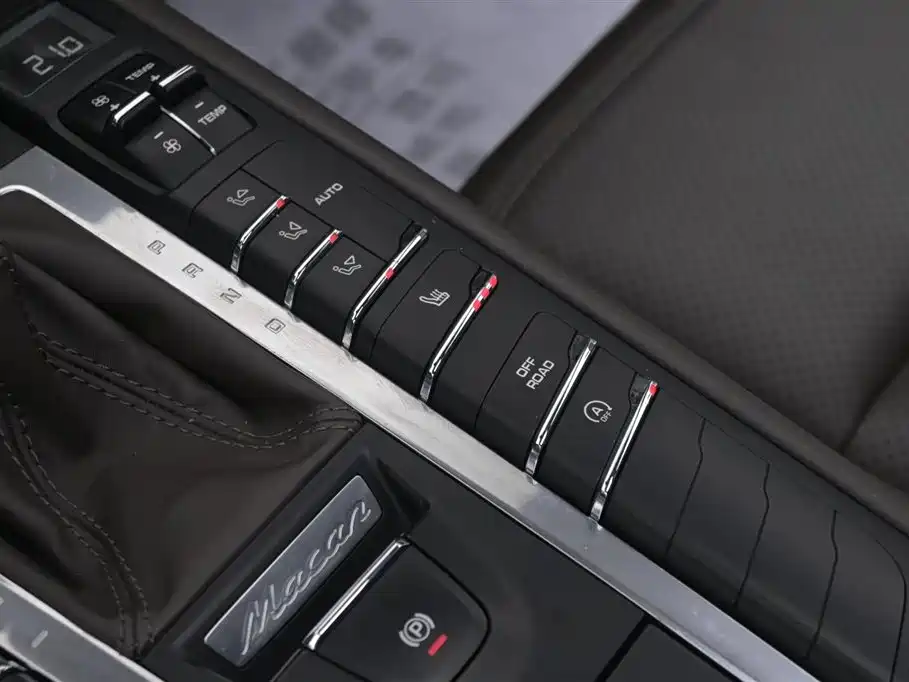 Porsche Macan 2015 — фото 41