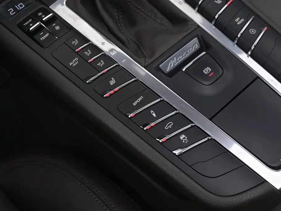 Porsche Macan 2015 — фото 40