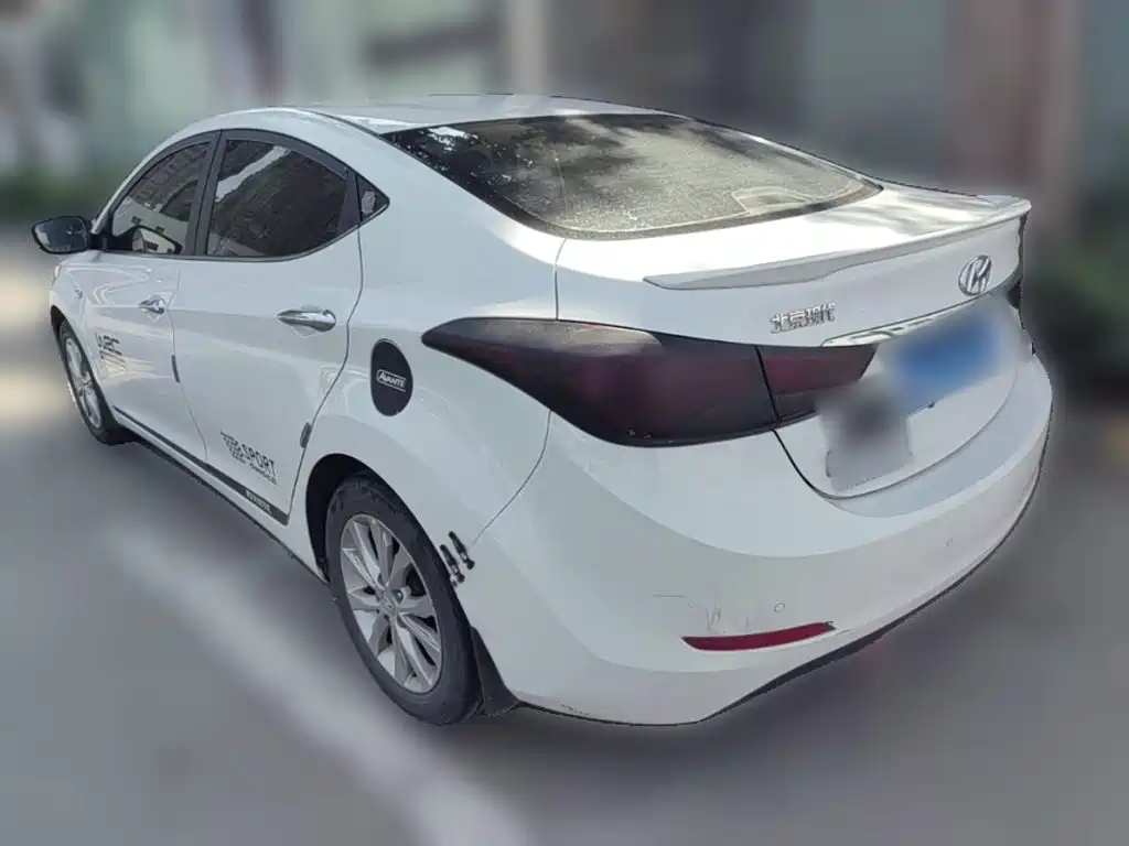 Hyundai Elantra 2018 — фото 25